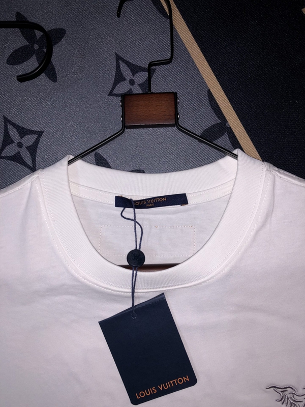 ブランドTシャツ着用イメージ